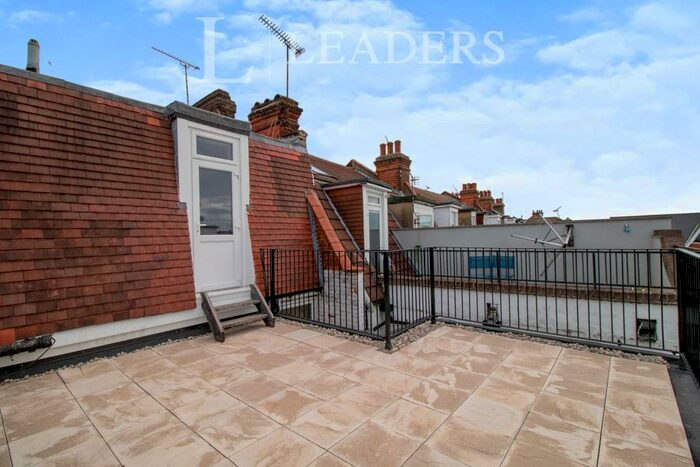 1 Bedroom Apartment To Rent In Leigh Road, Leigh On Sea, Essex, SS9