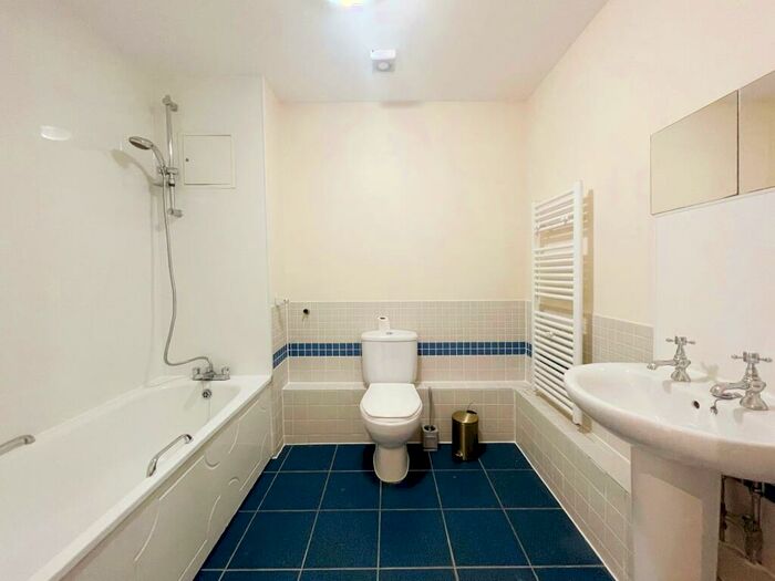 2 Bedroom Apartment To Rent In Churchill Way, Cardiff, CF10