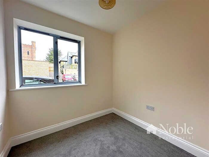 2 Bedroom Flat For Sale In Forest Court, Hemnall Street, Epping, CM16