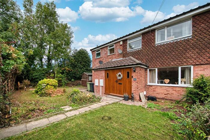 4 Bedroom Semi-Detached House For Sale In Fernwood Close, Shirland, DE55