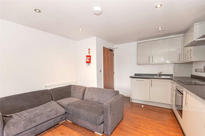 4 Bedroom Flat To Rent In Westgate House, - Kingsmead Square, Bath, BA1