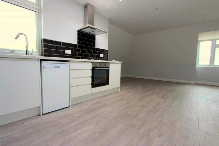 1 Bedroom Flat To Rent In Woodside Park Road, London, N12