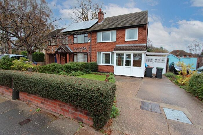 3 Bedroom Semi-Detached House To Rent In Hall Drive, Beeston, NG9