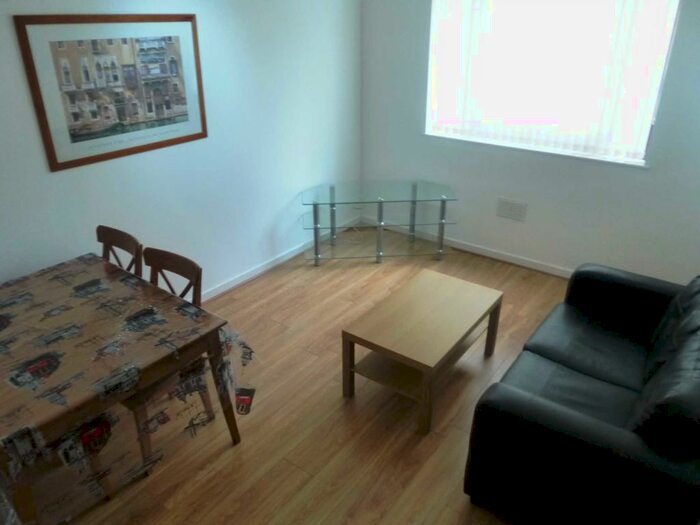 2 Bedroom Flat To Rent In Brook Road, Fallowfield, M14