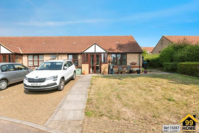 2 Bedroom Bungalow For Sale In Epsom Grove, Bletchley, Milton Keynes, MK3