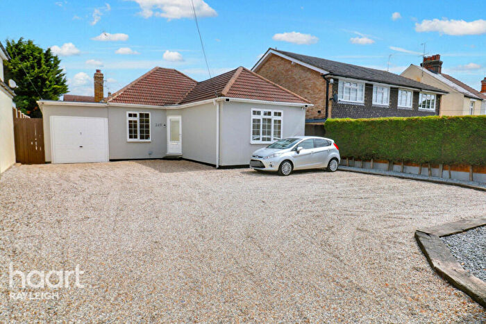 4 Bedroom Detached Bungalow For Sale In Eastwood Road, Rayleigh, SS6