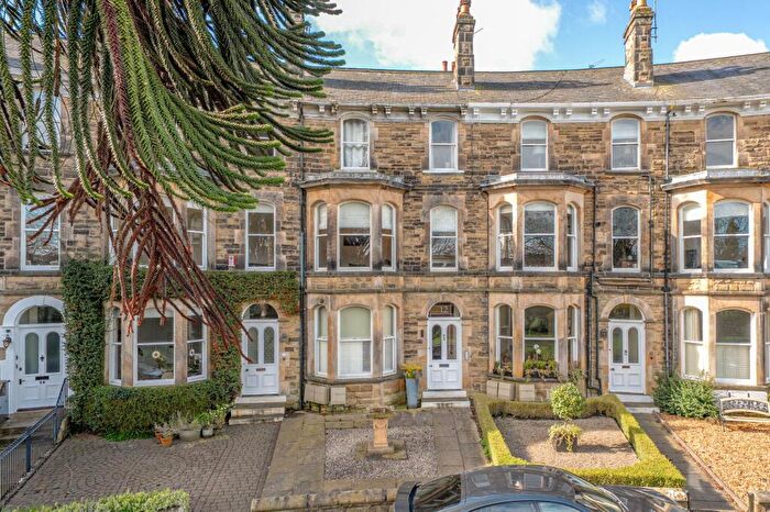 1 Bedroom Flat For Sale In Royal Crescent, Harrogate, HG2