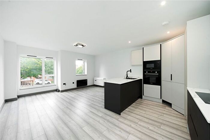 2 Bedroom Flat To Rent In Colney Hatch Lane, London, N10