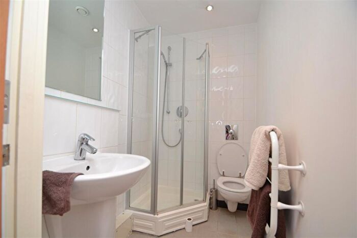 2 Bedroom Apartment To Rent In Faroe, City Island, Leeds, LS12