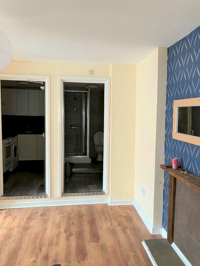 2 Bedroom Flat To Rent In Carlisle Street, Cardiff(City), CF24