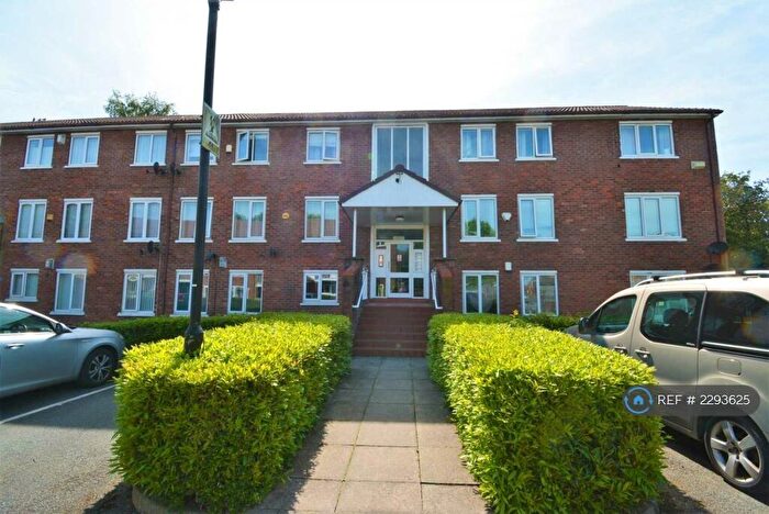 3 Bedroom Flat To Rent In Lockett Gardens, Salford, M3