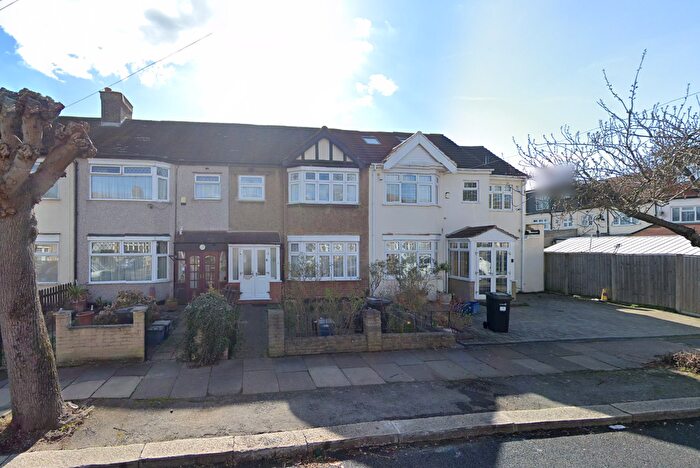 3 Bedroom Semi-Detached House To Rent In Applegarth Drive, Ilford, Greater London, IG2