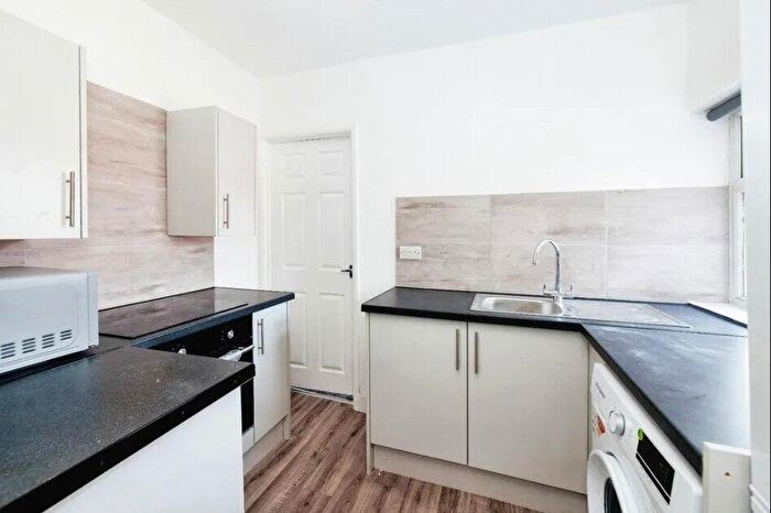 3 Bedroom Flat To Rent In Sutton Street, Newcastle Upon Tyne, NE6
