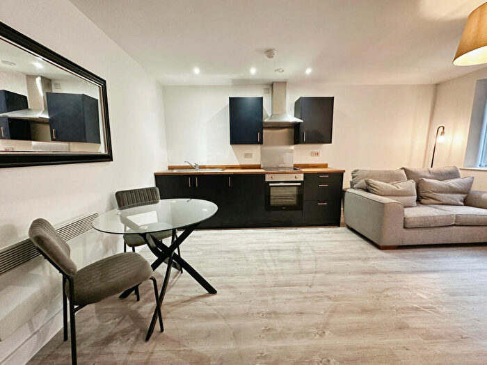 2 Bedroom Flat To Rent In Bingley Road, Bradford, Yorkshire, BD9