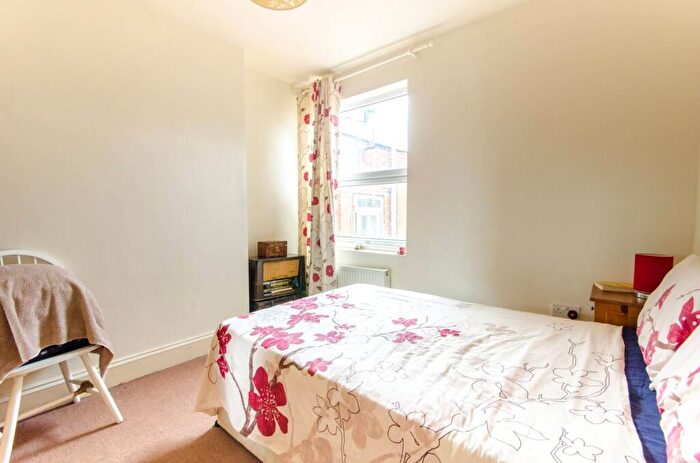 2 Bedroom Flat To Rent In Ballards Lane, North Finchley, London, N12
