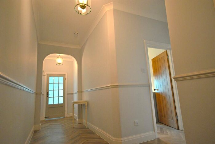 2 Bedroom Apartment To Rent In The Esplanade, Tenby, SA70