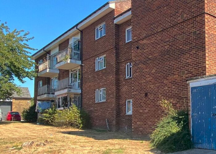 2 Bedroom Flat To Rent In Walmer Court, Maidstone, ME14