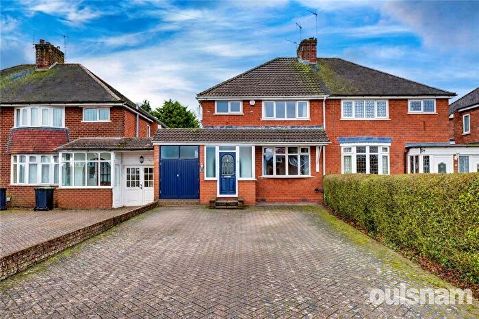 3 Bedroom Semi Detached House For Sale In Middle Drive, Cofton Hackett, Birmingham, Worcestershire, B45