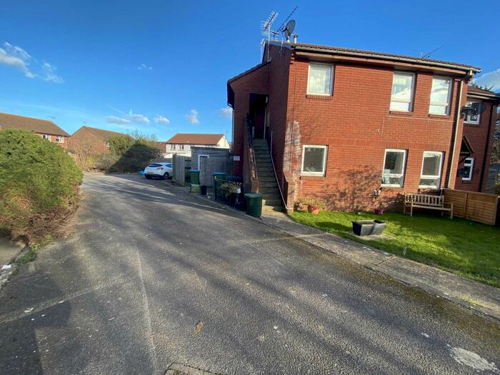 Studio To Rent In Templars Close, Felpham, PO22
