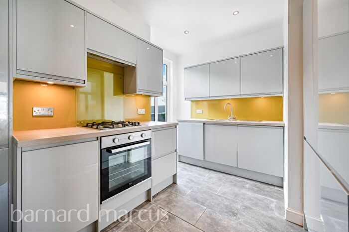 3 Bedroom Flat For Sale In Camborne Road, London, SW18