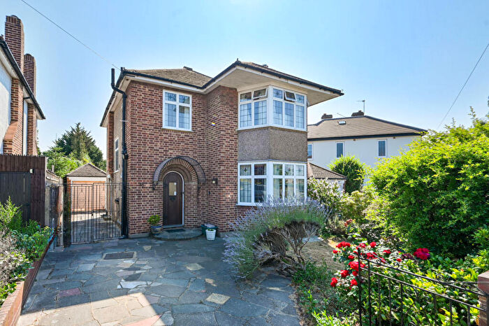 3 Bedroom Detached House For Sale In Cromford Way, New Malden, KT3