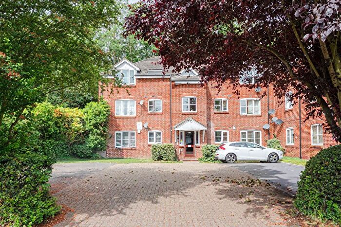 2 Bedroom Flat For Sale In Bankside Close, Isleworth, TW7