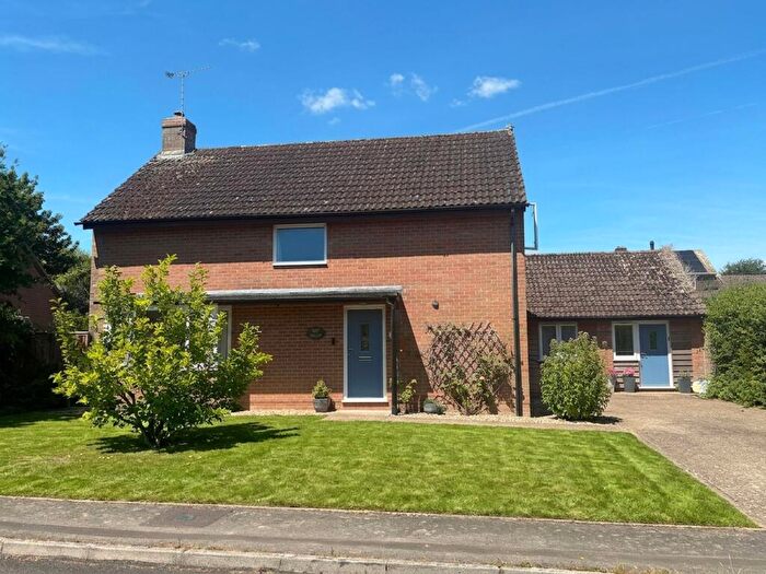 4 Bedroom Detached House For Sale In Davids Garden, Pitton, SP5