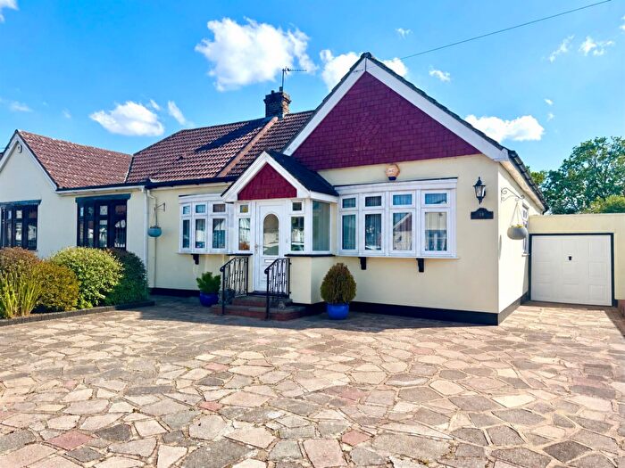 3 Bedroom Semi-Detached Bungalow For Sale In Basilon Road, Bexleyheath, DA7