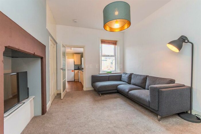 3 Bedroom Flat To Rent In Helmsley Road, Sandyford, Newcastle Upon Tyne, NE2