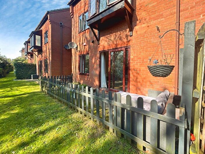 2 Bedroom Maisonette For Sale In Wyatt Close, High Wycombe, Buckinghamshire, HP13