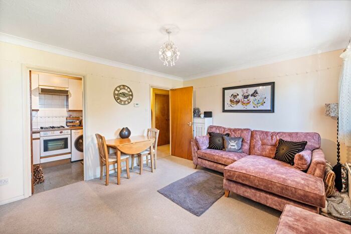 1 Bedroom Flat For Sale In Ref: Sb - Epsom Road, Leatherhead, KT22