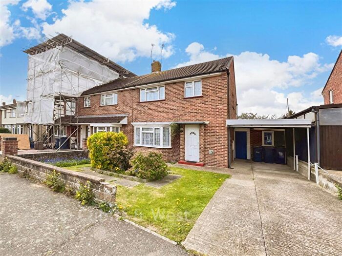 3 Bedroom Semi Detached House For Sale In Mitchell Road, Havant, Hampshire, PO9