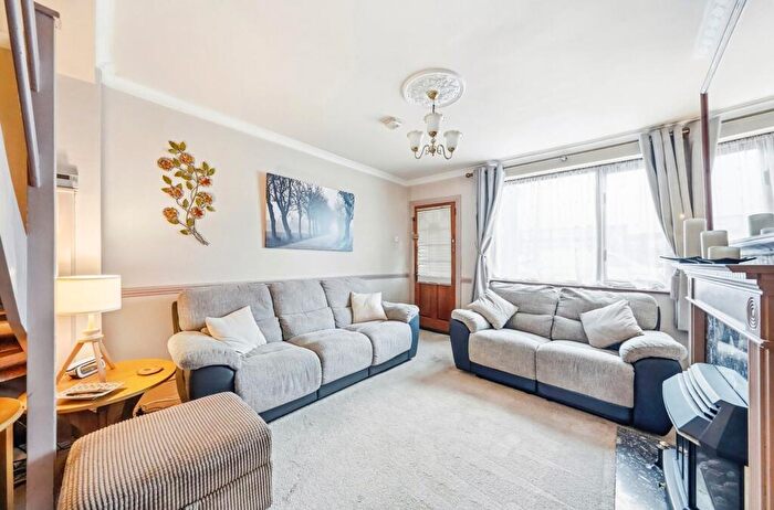 3 Bedroom End Of Terrace House To Rent In Shepherds Lane, Dartford, DA1