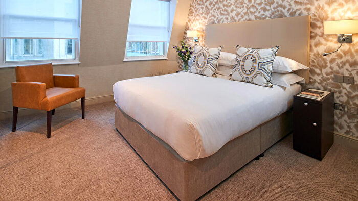 2 Bedroom Apartment To Rent In Bow Lane, Bank, London, EC4M