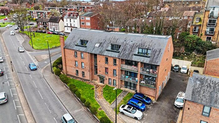 2 Bedroom Flat For Sale In Dock Road, Chatham, ME4