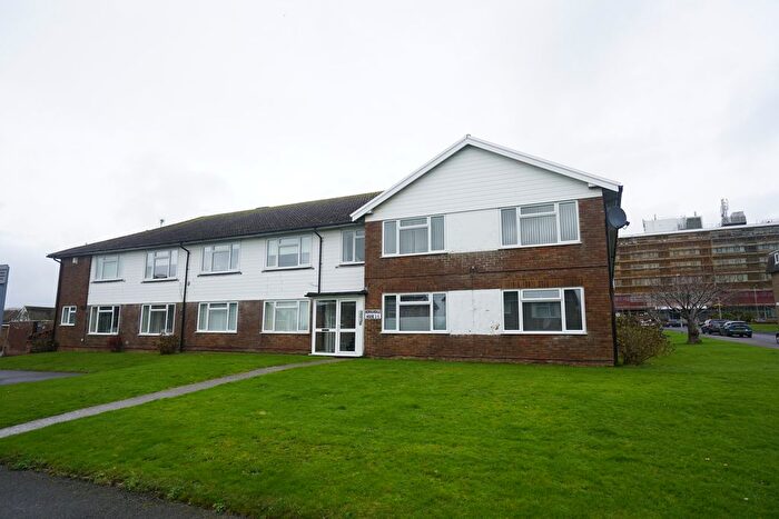 3 Bedroom Flat To Rent In Normandale, Bexhill-On-Sea, TN39