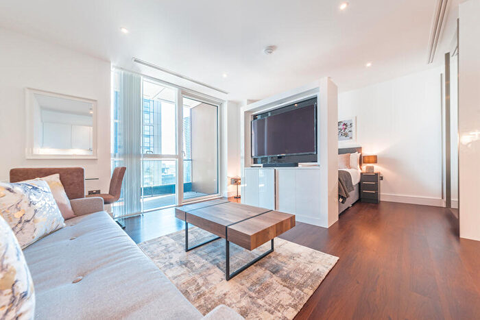 Apartment To Rent In Me Harbour Way, London, E14