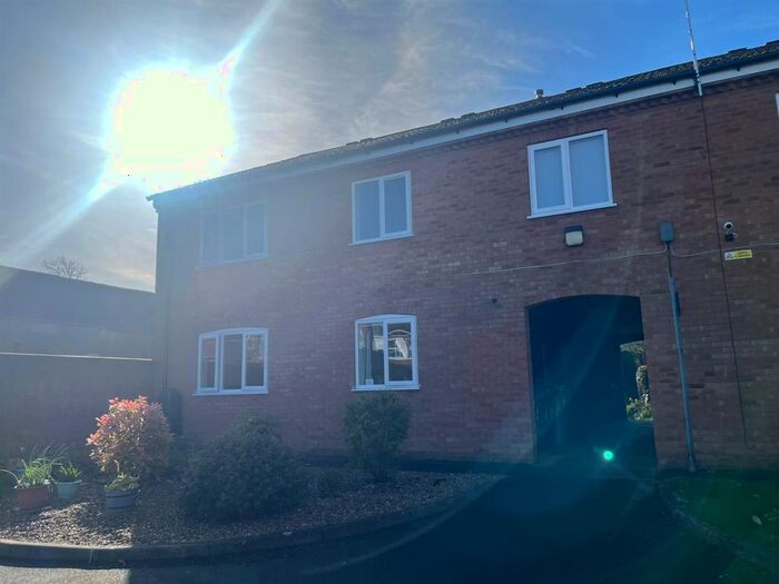 2 Bedroom Flat To Rent In Spring Court, Louth, LN11