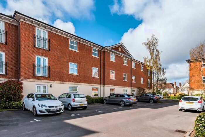 2 Bedroom Apartment To Rent In Newbury, Berkshire, RG14