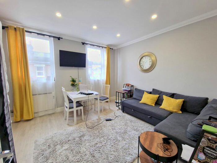 2 Bedroom Flat To Rent In Baronet Grove, London, N17