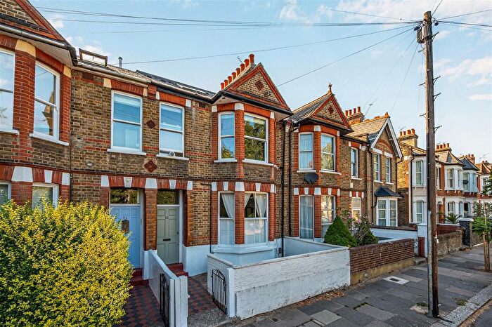 2 Bedroom Flat For Sale In Newton Avenue, London, W3