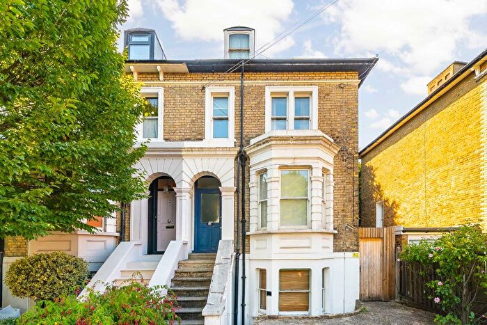 1 Bedroom Flat For Sale In Cambridge Road South, Chiswick, W4