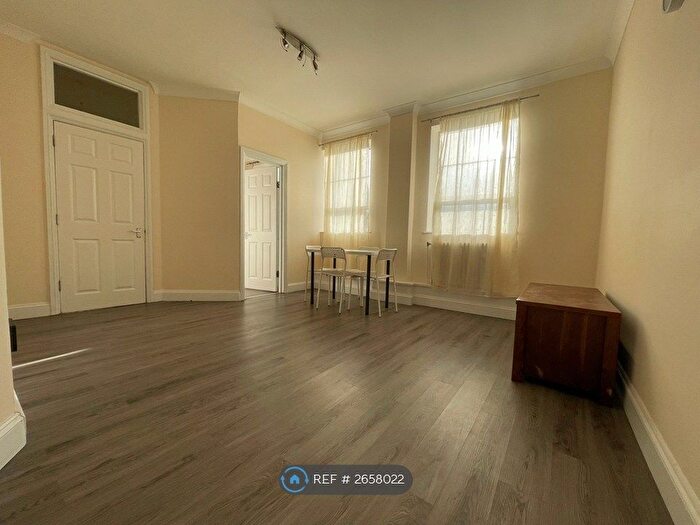 2 Bedroom Flat To Rent In Atlantic Mansions, Southampton, SO14