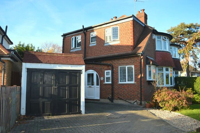 3 Bedroom Semi-Detached House To Rent In Grafton Road, Worcester Park, Surrey, KT4