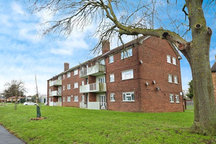 2 Bedroom Flat For Sale In Rose Lane, Romford, RM6