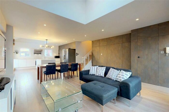 2 Bedroom Apartment To Rent In Chilton Street, Shoreditch, London, E2