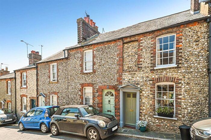 2 Bedroom House For Sale In Orchard Place, Arundel, BN18