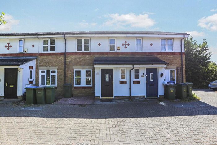 3 Bedroom End Of Terrace House To Rent In Birchdene Drive London, SE28