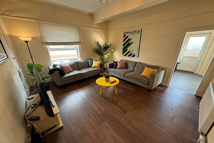 6 Bedroom Flat To Rent In Tafkap, High Road, Beeston, NG9