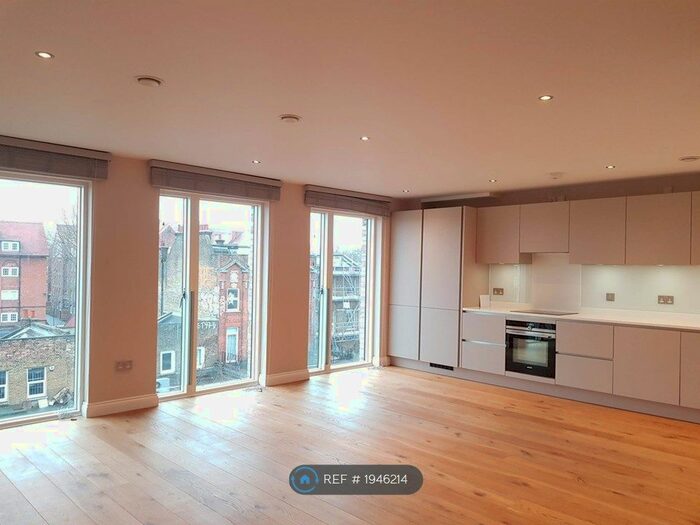 3 Bedroom Flat To Rent In Lyden Court, London, N19